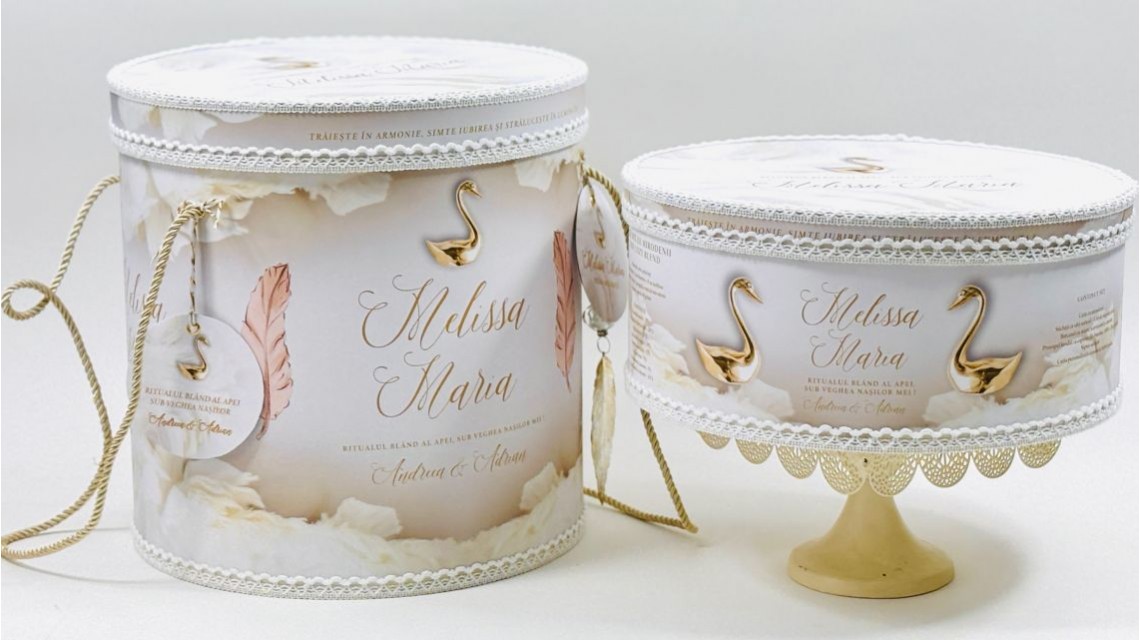 SET PRIMA BĂIȚĂ DUPĂ BOTEZ Ritualul blând al apei vegheat de nași Swan Feather 36